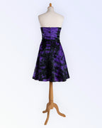 Kaksivärinen satiiniorganza-korsetticocktailmekko