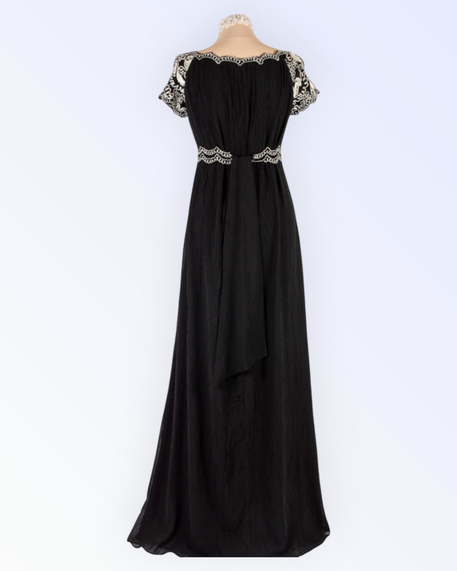 Must ampiirlõikeline pidulik kleit