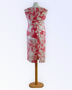 Modelia värviline suvekleit