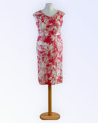 Modelia värviline suvekleit