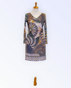 Monivärinen epäsymmetrinen neulemekko