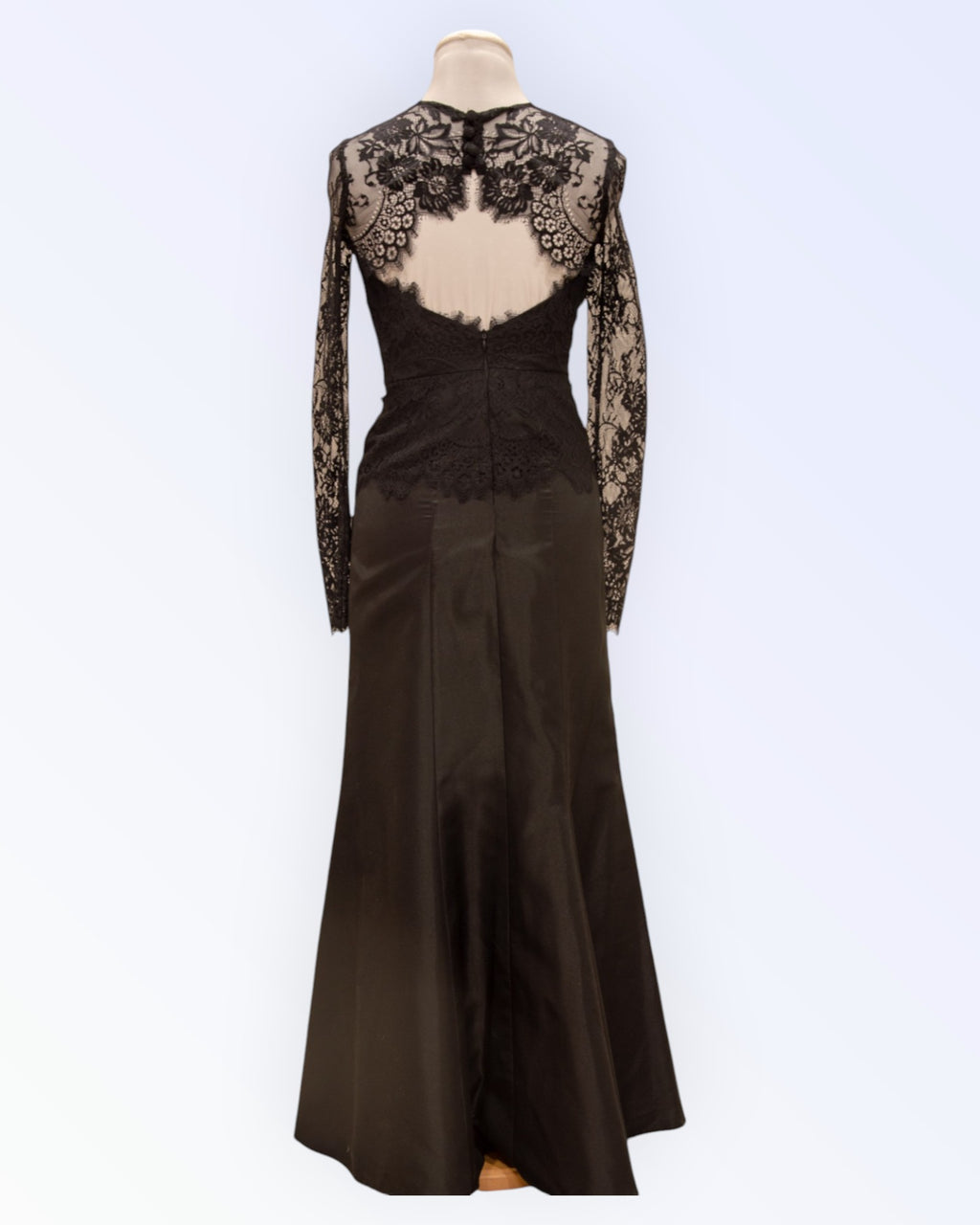 Merineitsi-siluetiga klassikaline õhtukleit