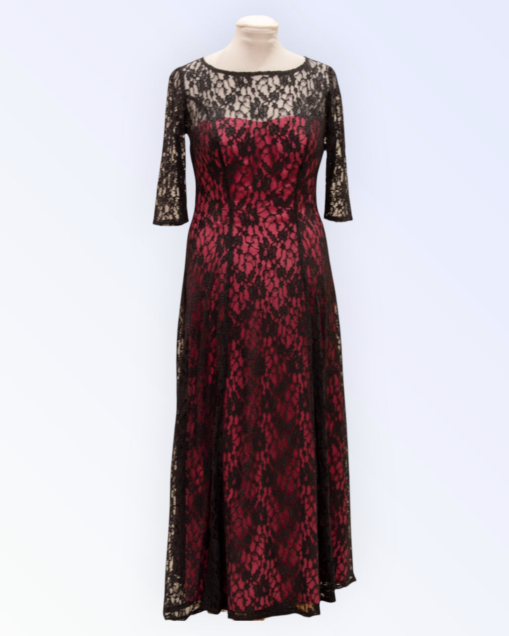 Mustast pitsist violetse voodriga pikk pidulik kleit