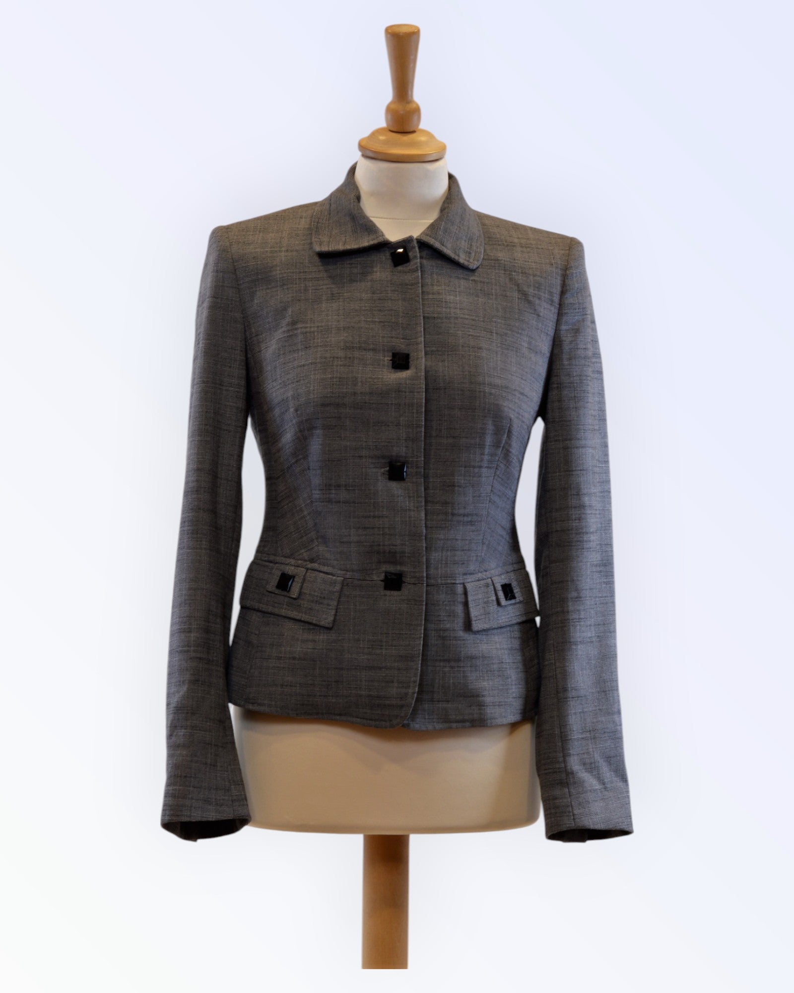 Next must-valgest kangast jakk