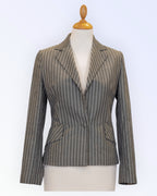 Triibuline kostüümjakk