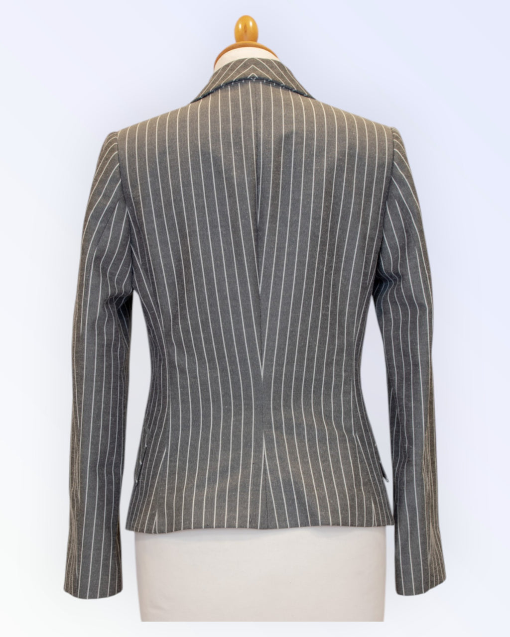 Triibuline kostüümjakk