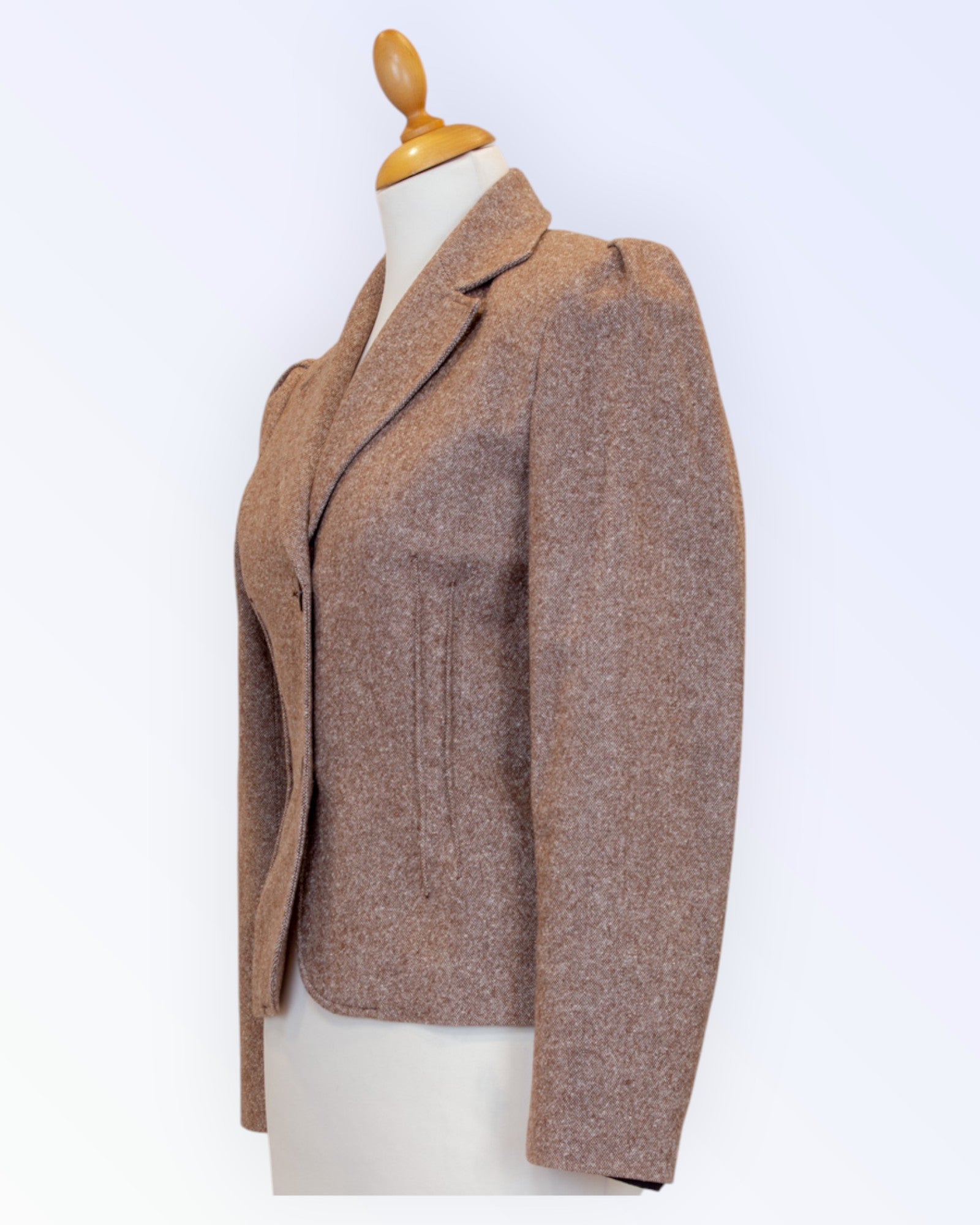 Tviid-kangast kostüümjakk