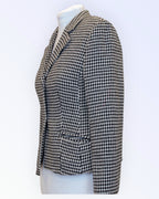 Must-valge kostüümjakk