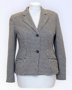 Must-valge kostüümjakk