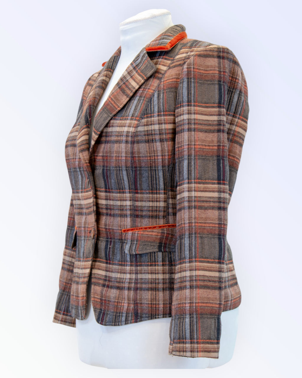Basler Black Label ruuduline bleiser