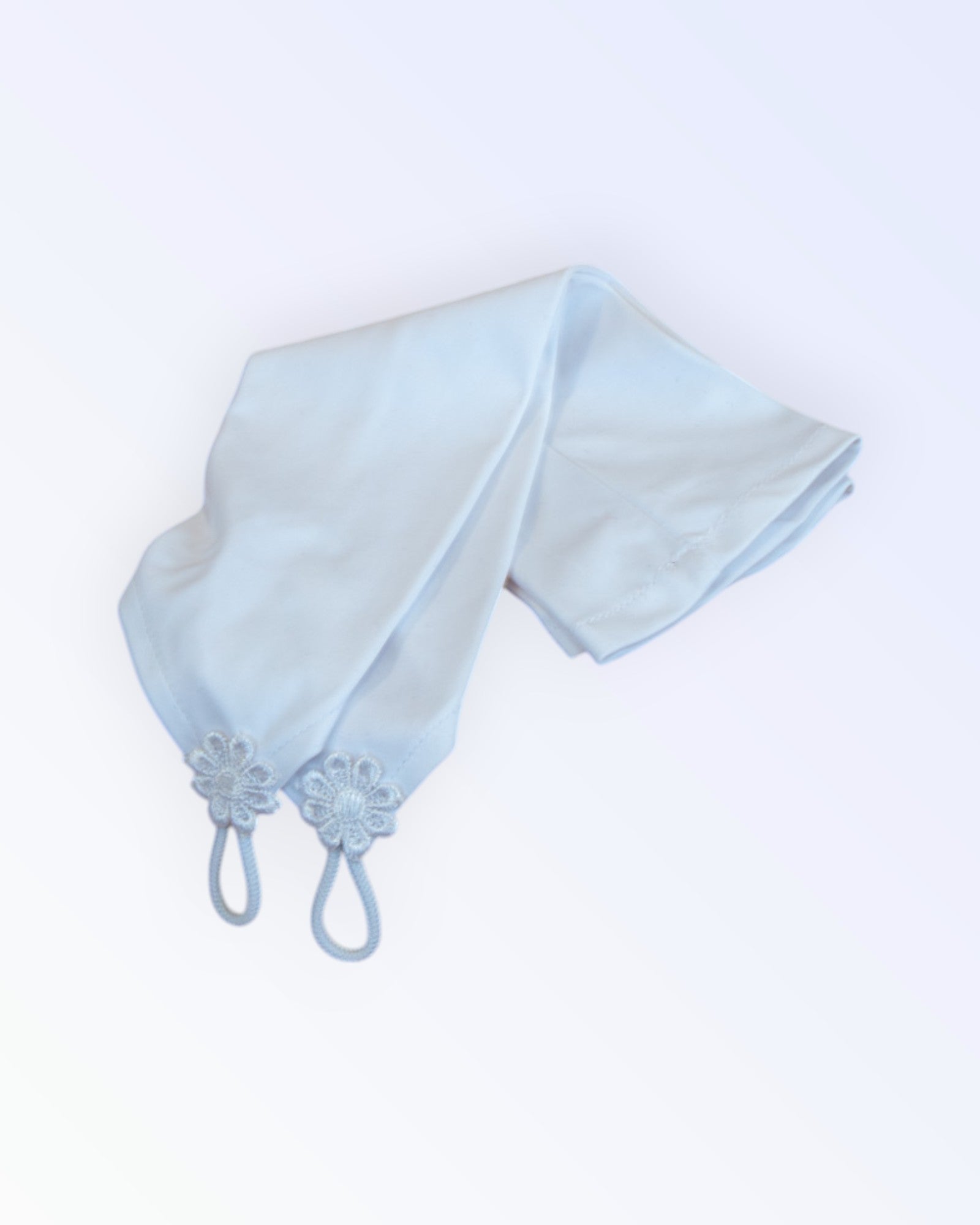 White fingerless gloves for the bride