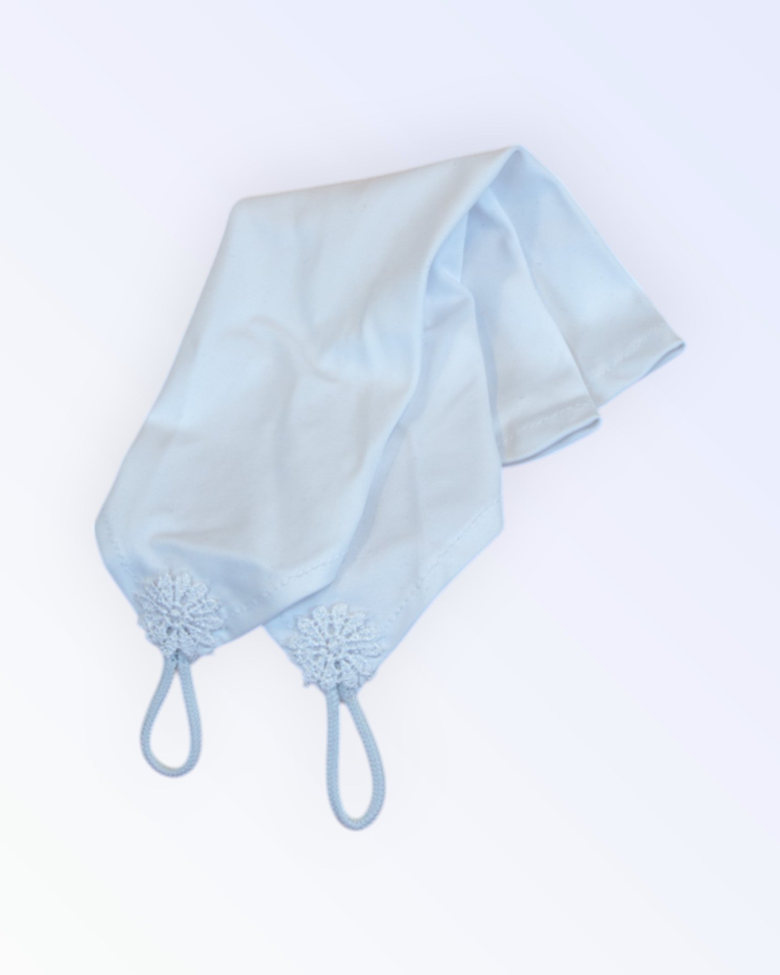 White fingerless gloves for the bride