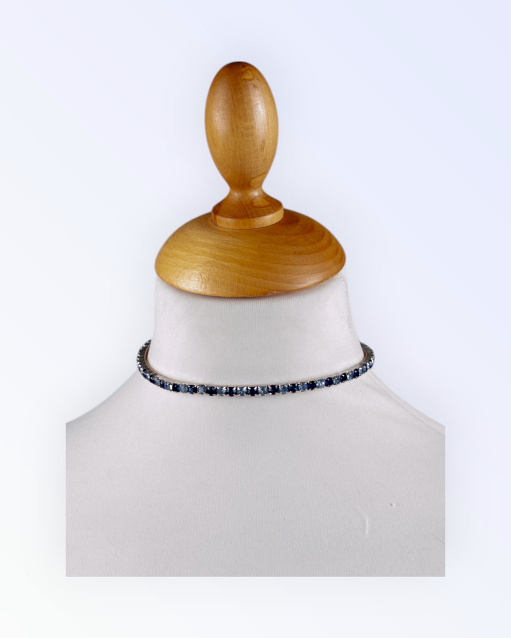 Kaulakoru ja rannekoru sinisillä kivillä