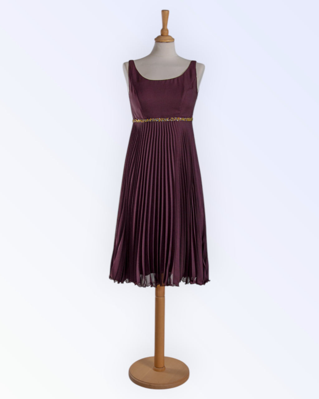 Päikeseplisseerist seelikuga bordoopunane šifoonkleit