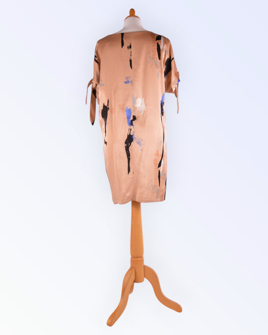 Minimum straight-cut dress