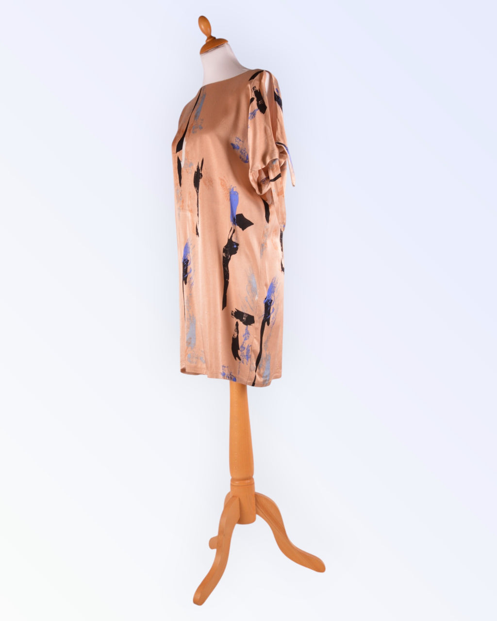 Minimum sirgelõikeline kleit