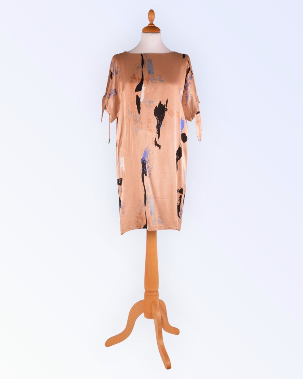 Minimum sirgelõikeline kleit