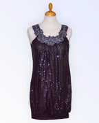 Mustast trikotaažist tuunika