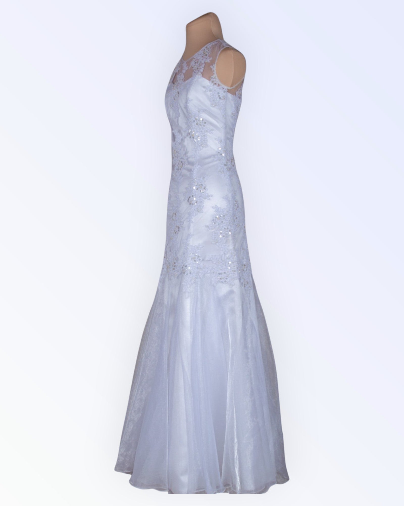 White wedding dress with a mermaid silhouette