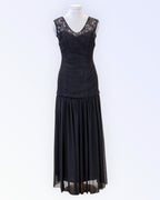 Mustast pitsist ja šifoonist pidulik kleit