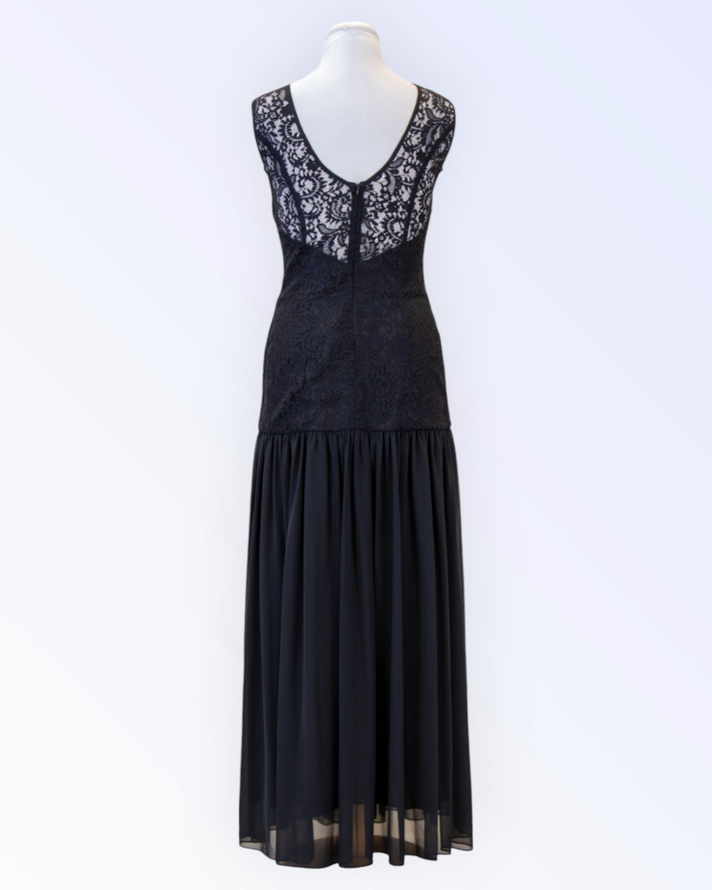 Mustast pitsist ja šifoonist pidulik kleit