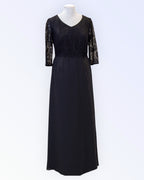 Mustast pitsist ja šifoonist pikk pidulik kleit