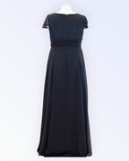 Mustast šifoonist õhtukleit