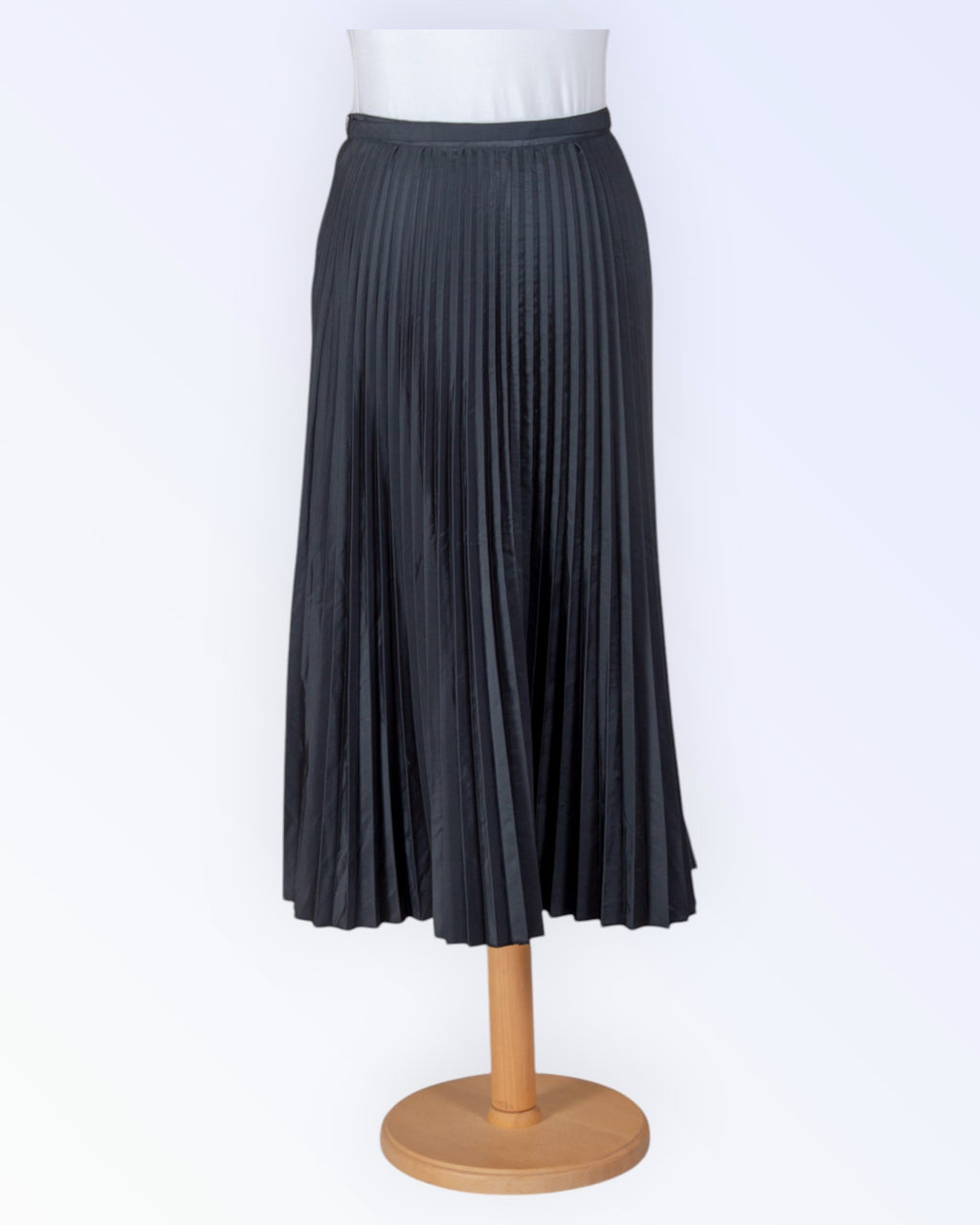 Black pleated skirt