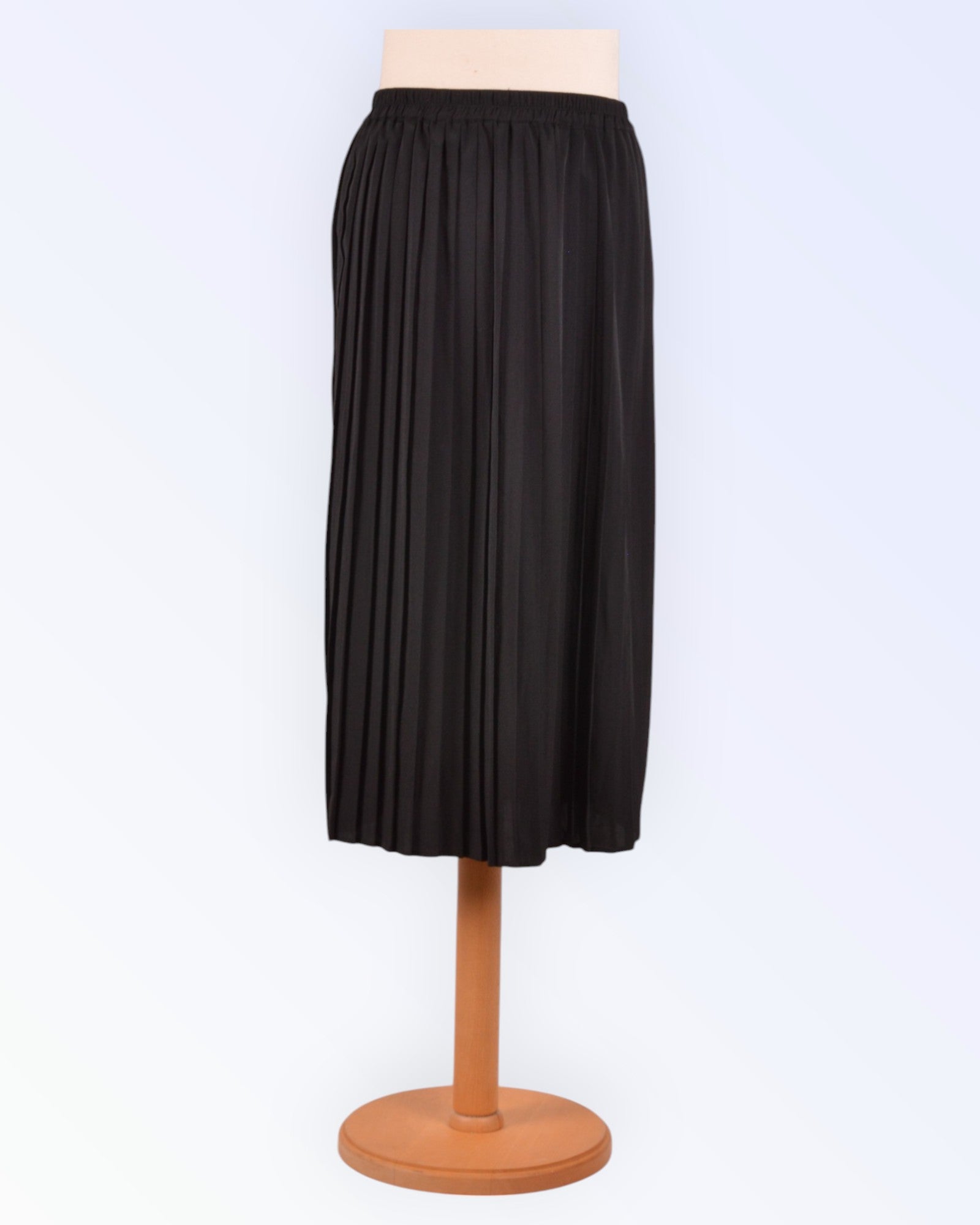 Black pleated skirt