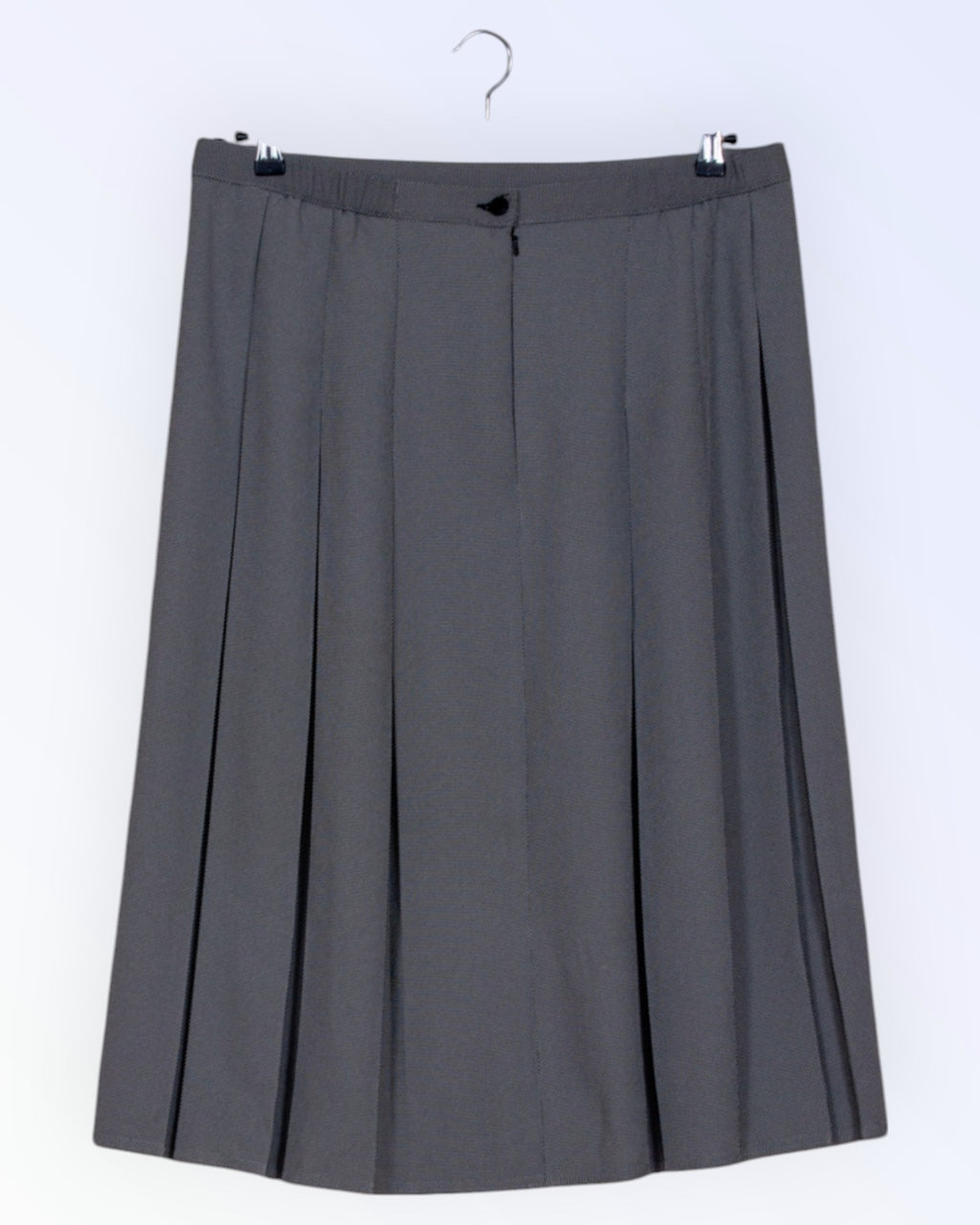 Klassikalise disainiga hall voltidega seelik