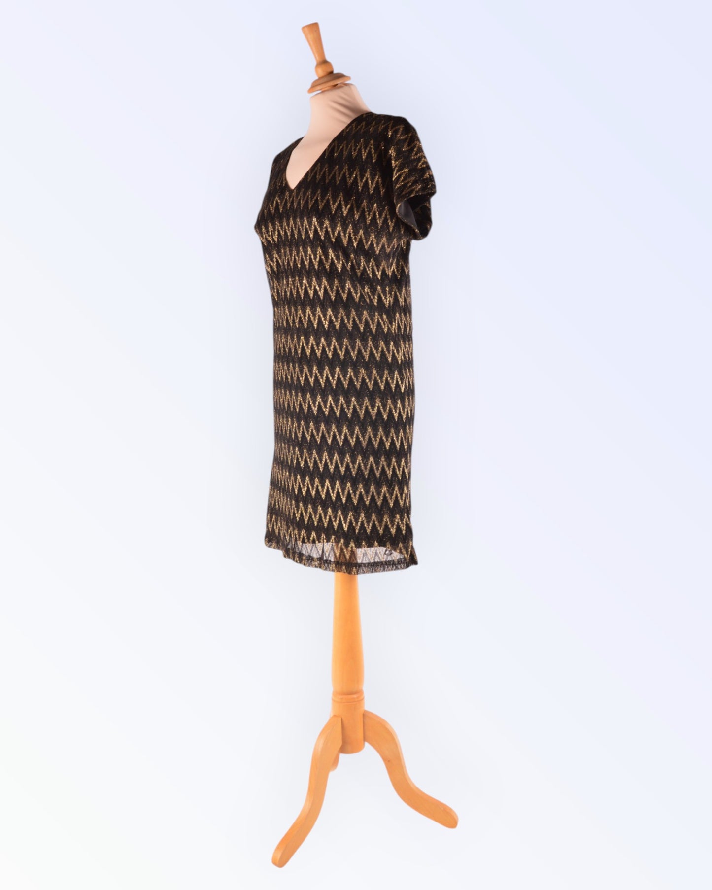 Nymph mustakultakuvioinen mekko