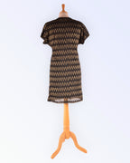 Nümph must kuldse mustriga kleit