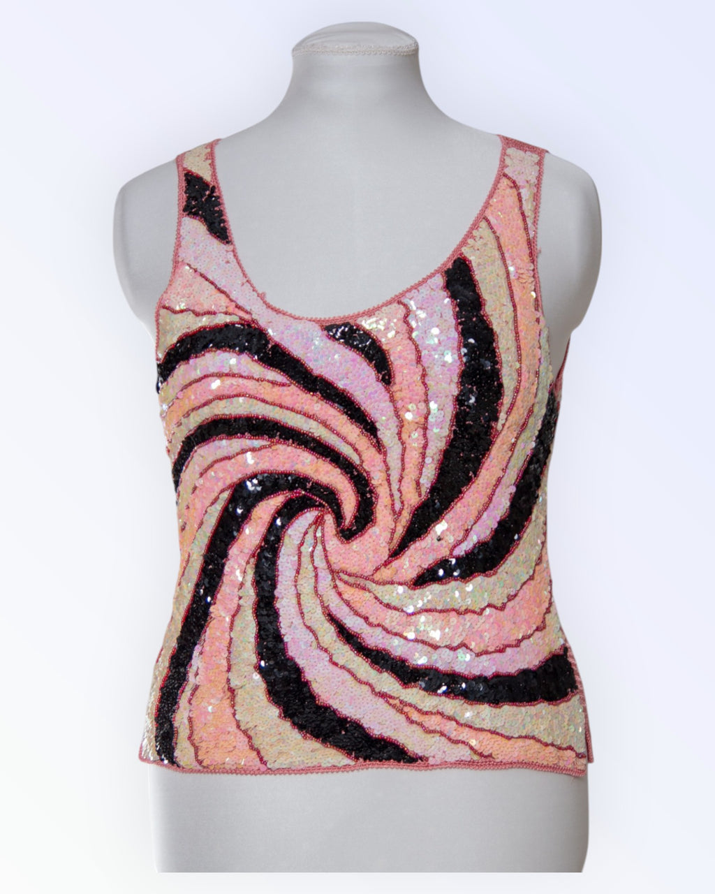 Asable heegeldatud top