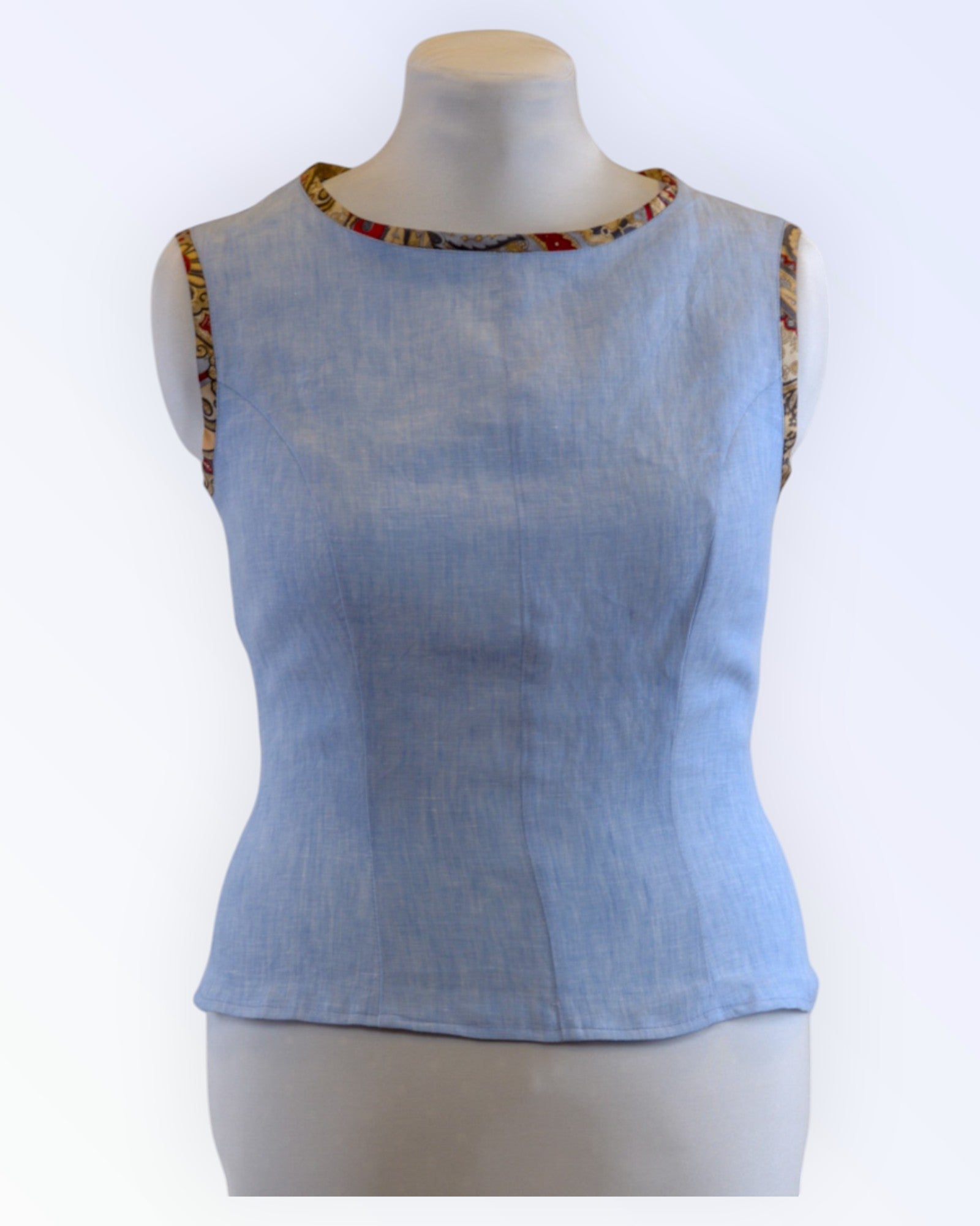 Vaaleansininen kesätoppi