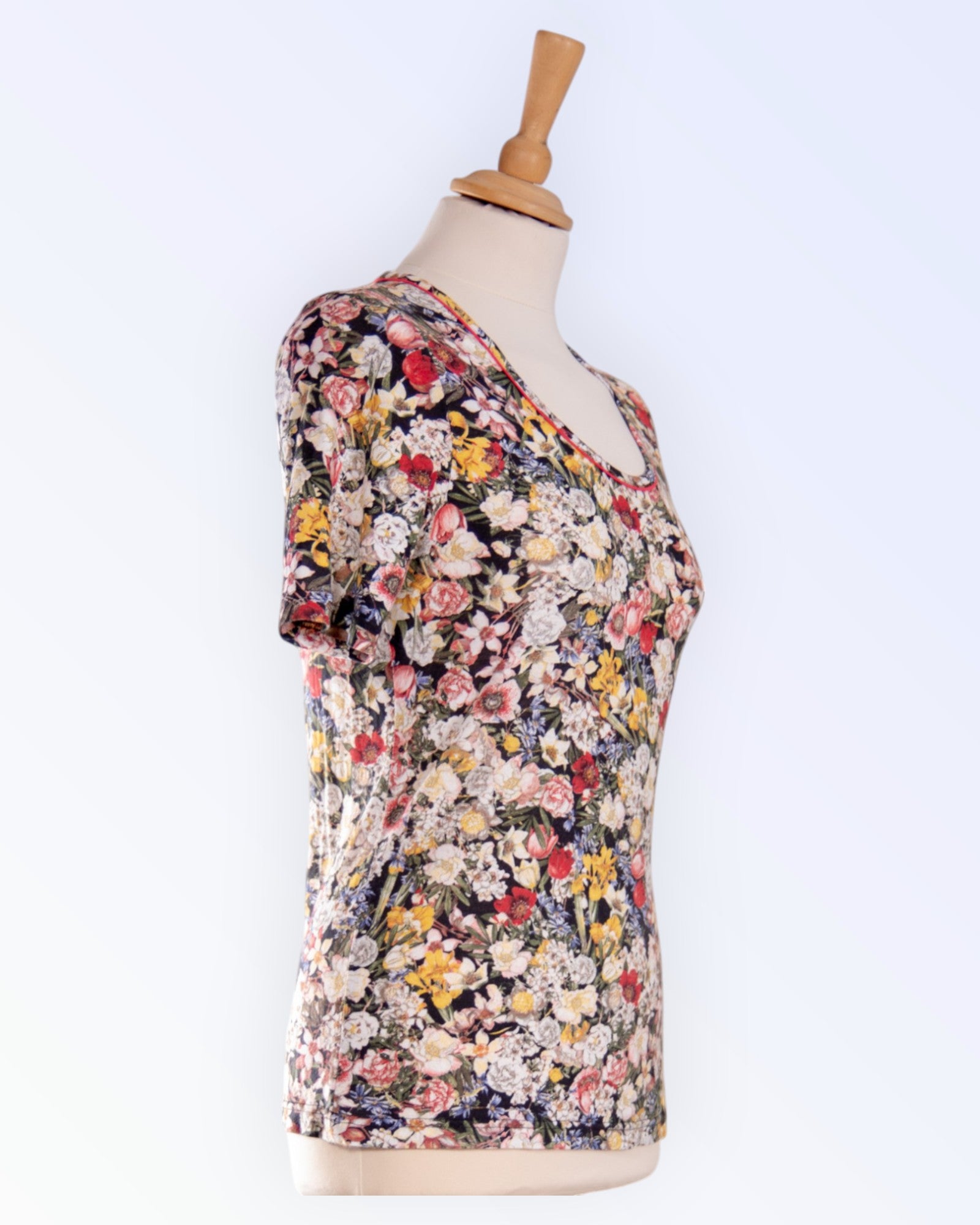 Peter Hahn mitmevärviline top