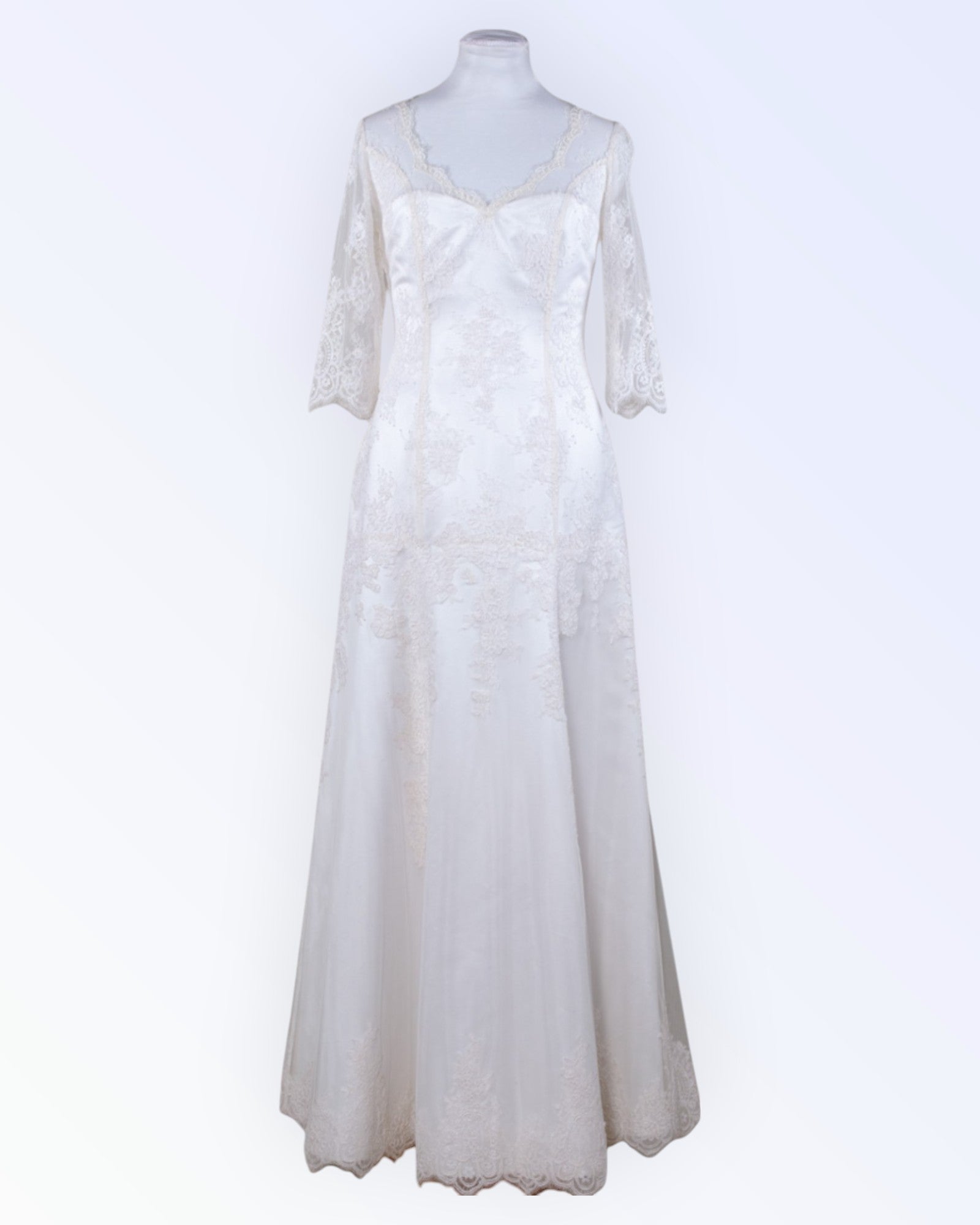 Classic style off-white wedding dress