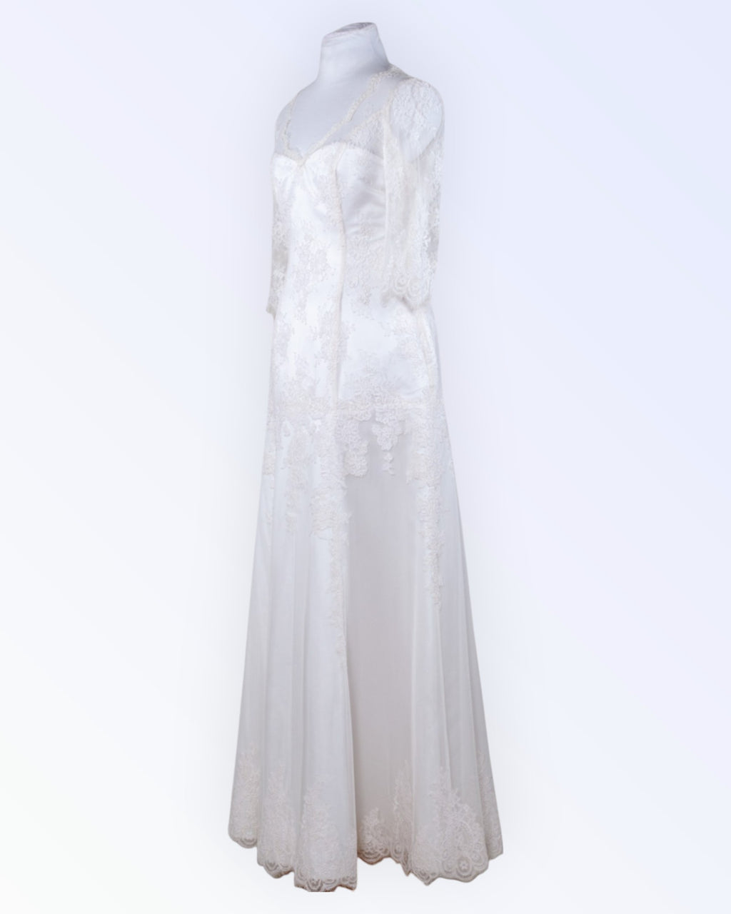 Classic style off-white wedding dress