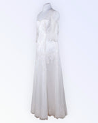 Classic style off-white wedding dress