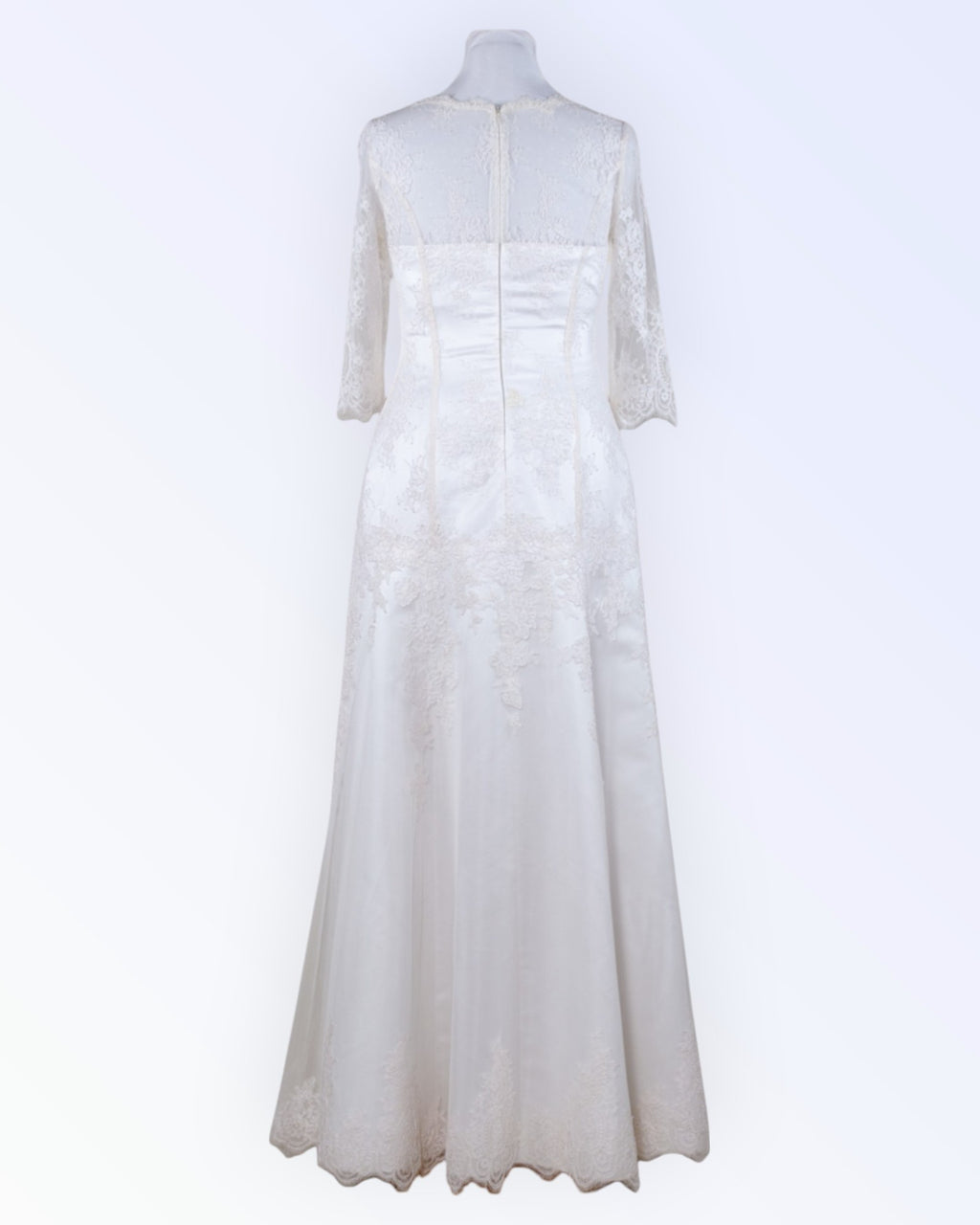 Classic style off-white wedding dress