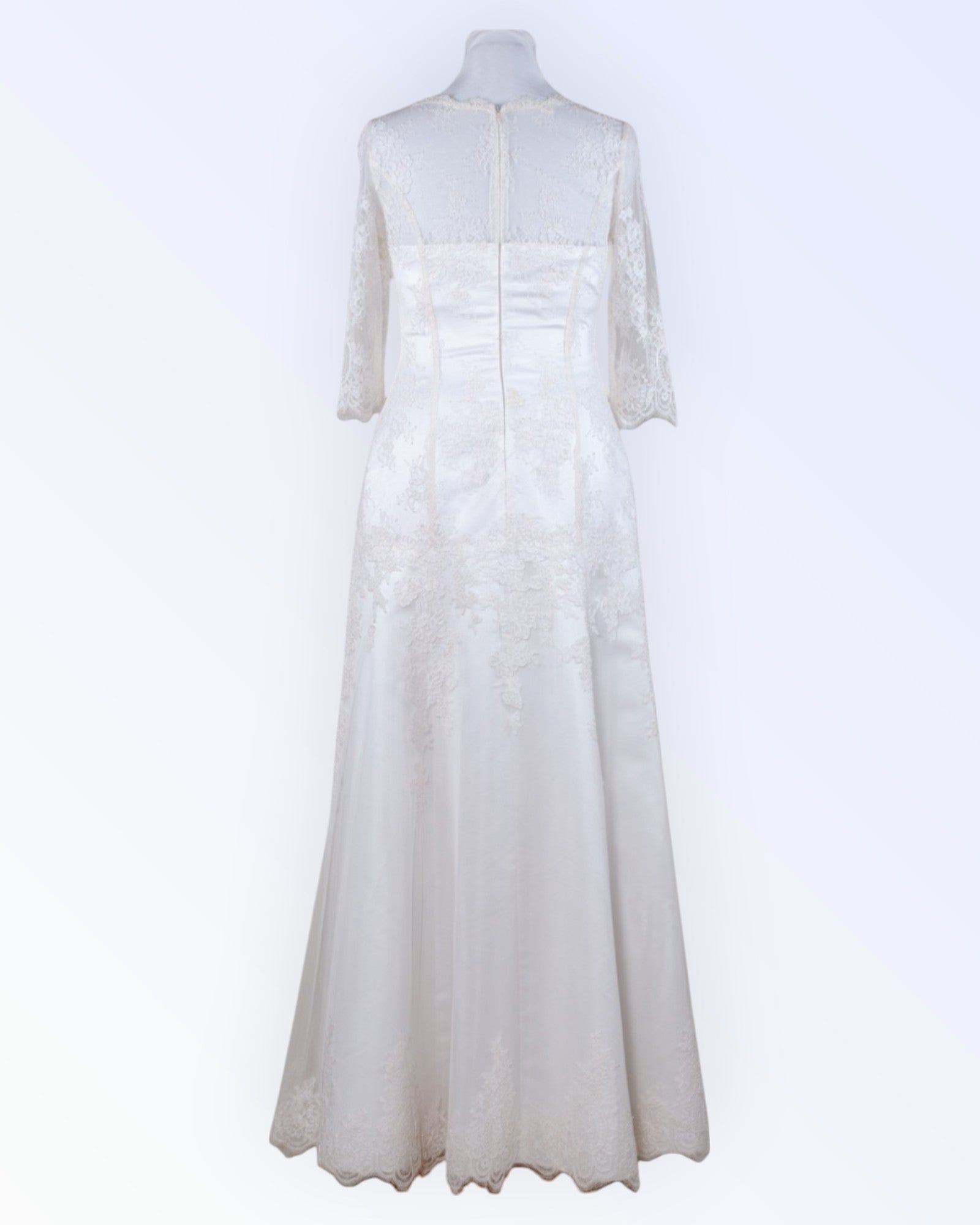 Classic style off-white wedding dress