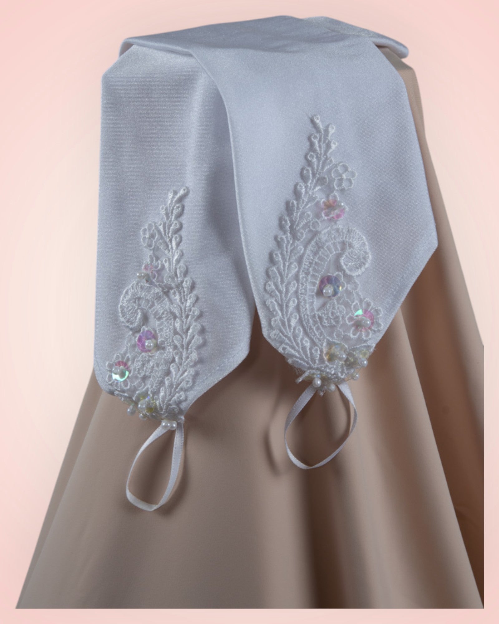 Fingerless gloves for the bride