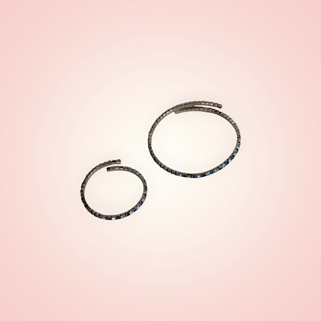 Kaulakoru ja rannekoru sinisillä kivillä