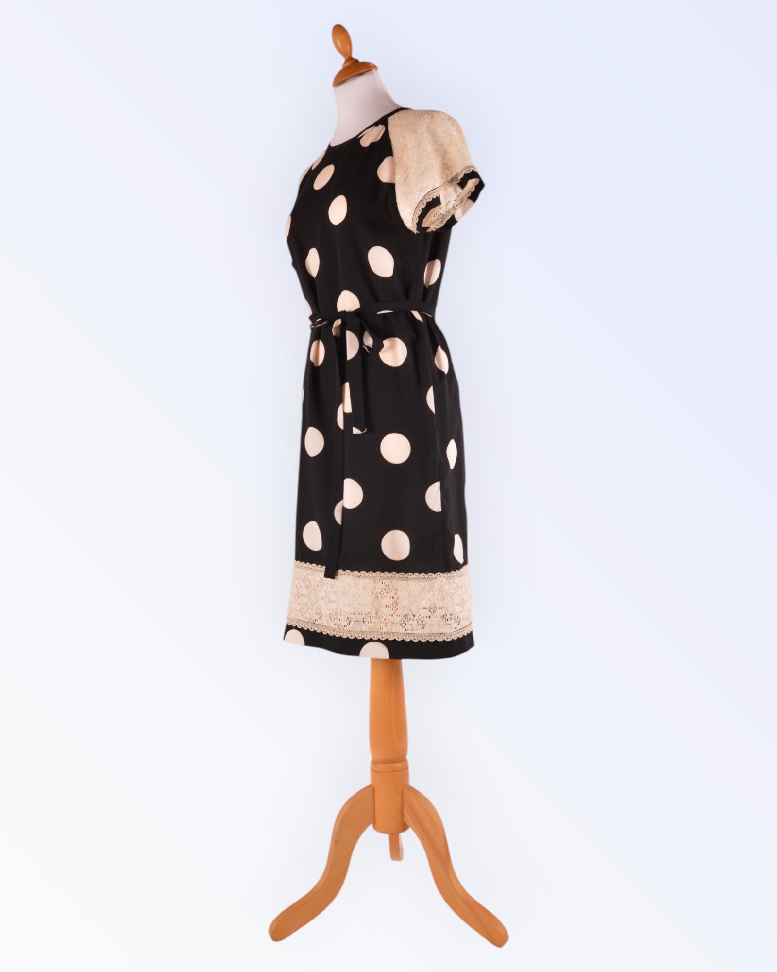 Suurte mummudega vintage-stiilis suvekleit