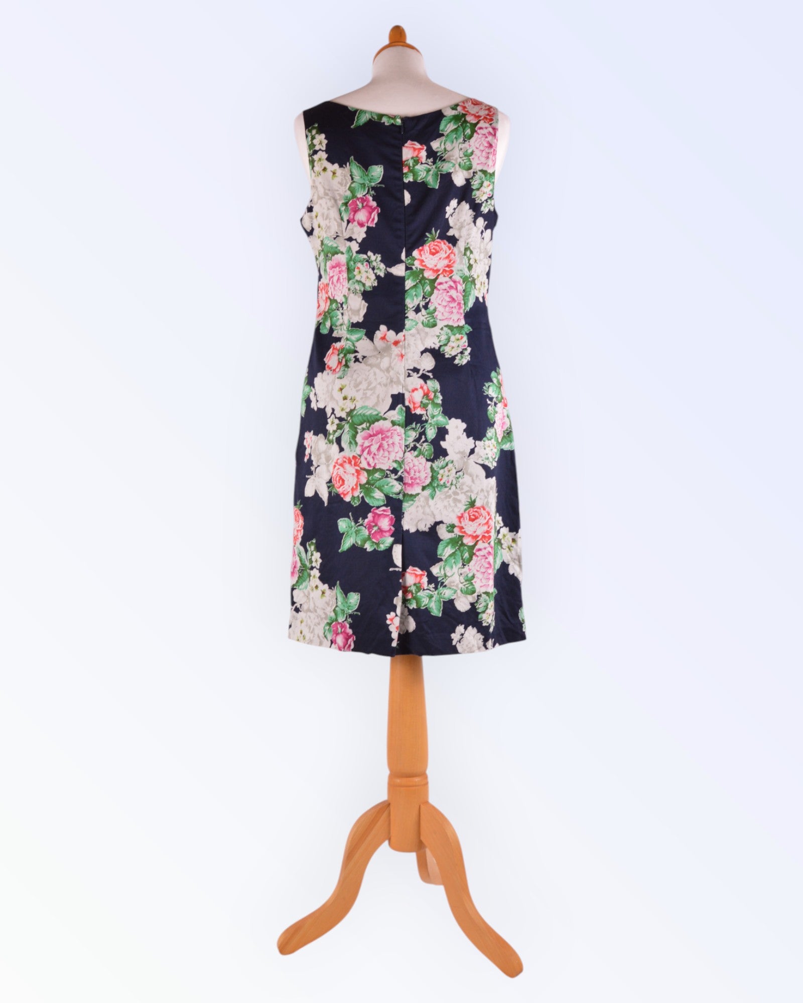 S.t.i lillemustriga puuvillasest satiinist suvekleit