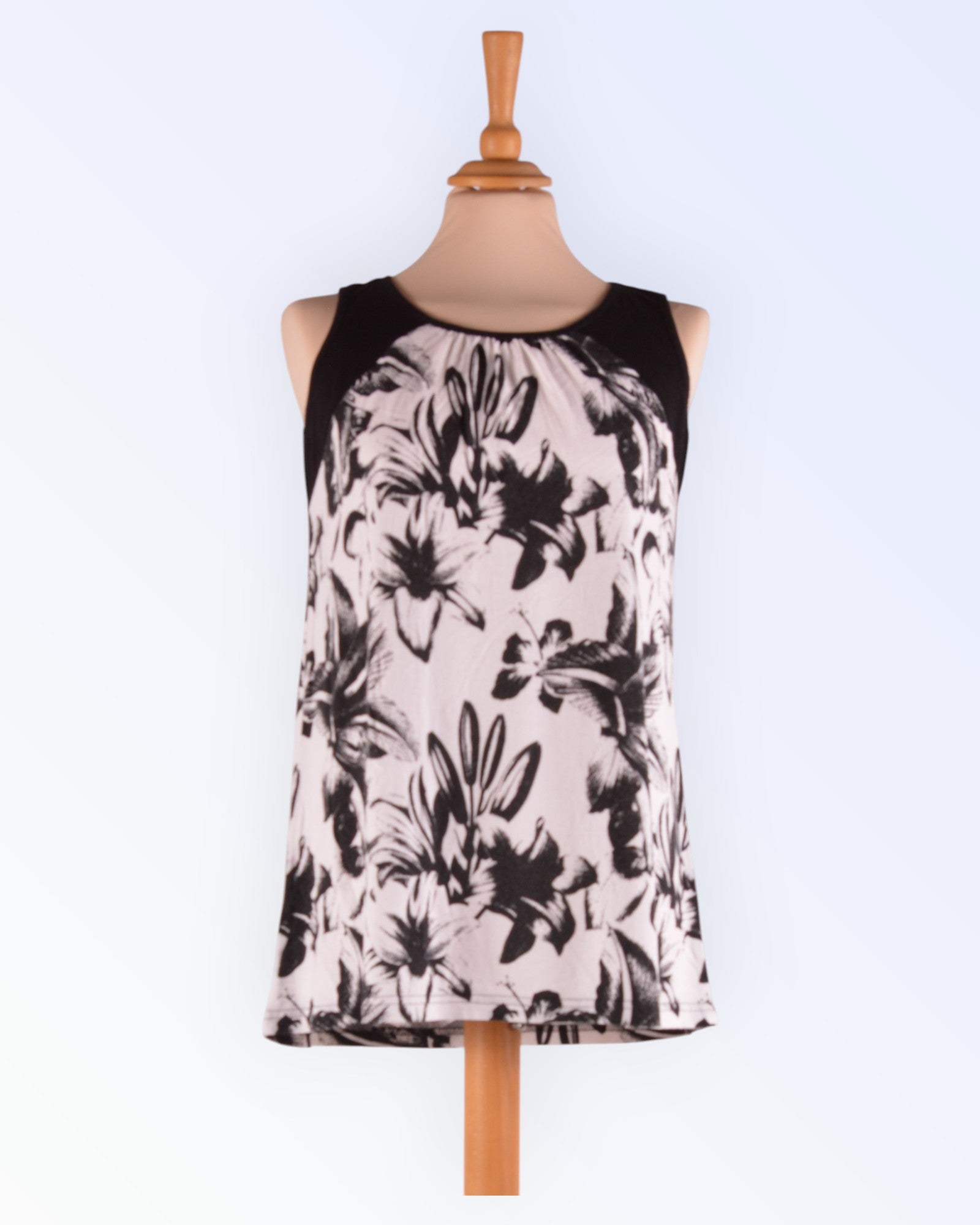 Arcade black and white top