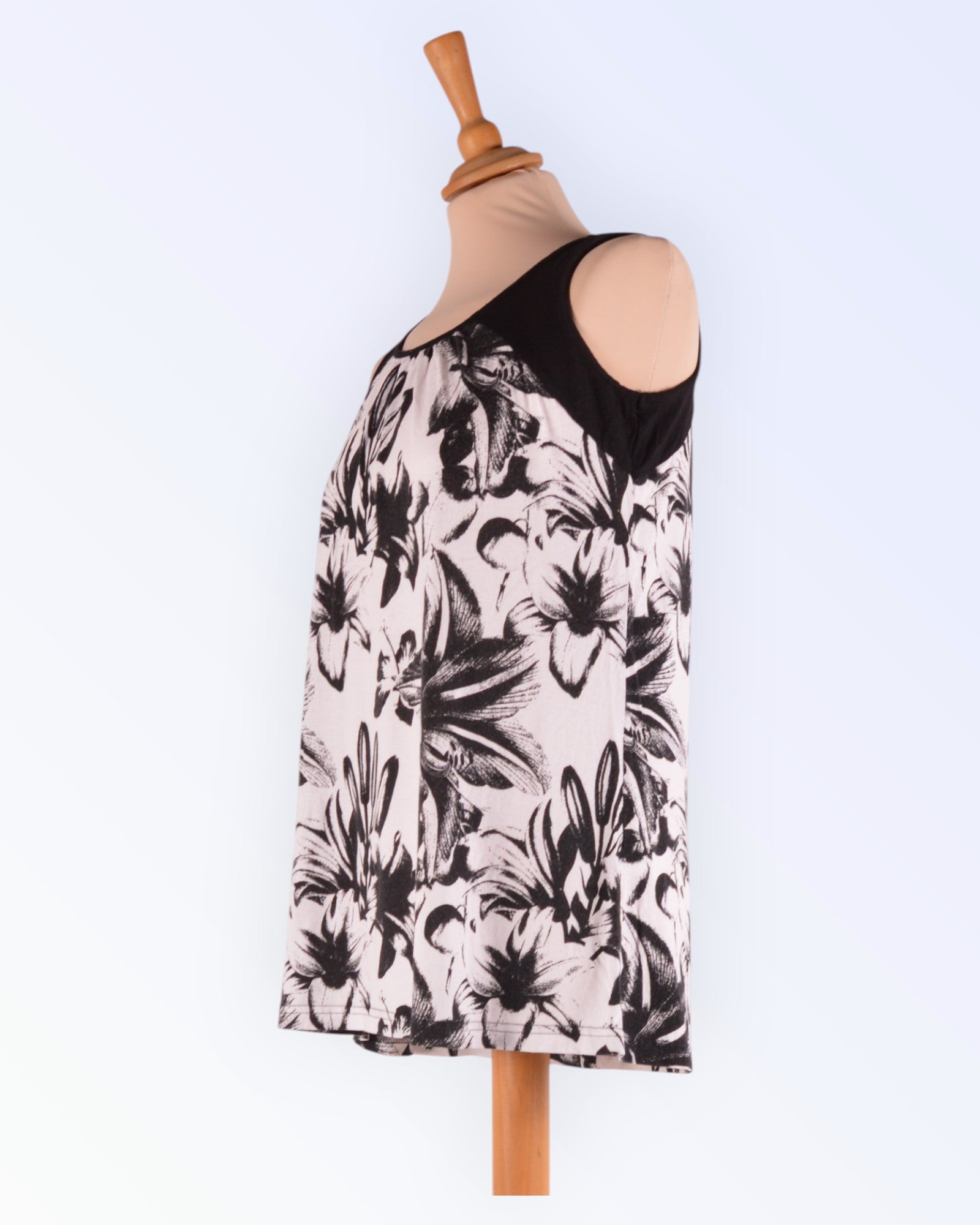 Arcade black and white top