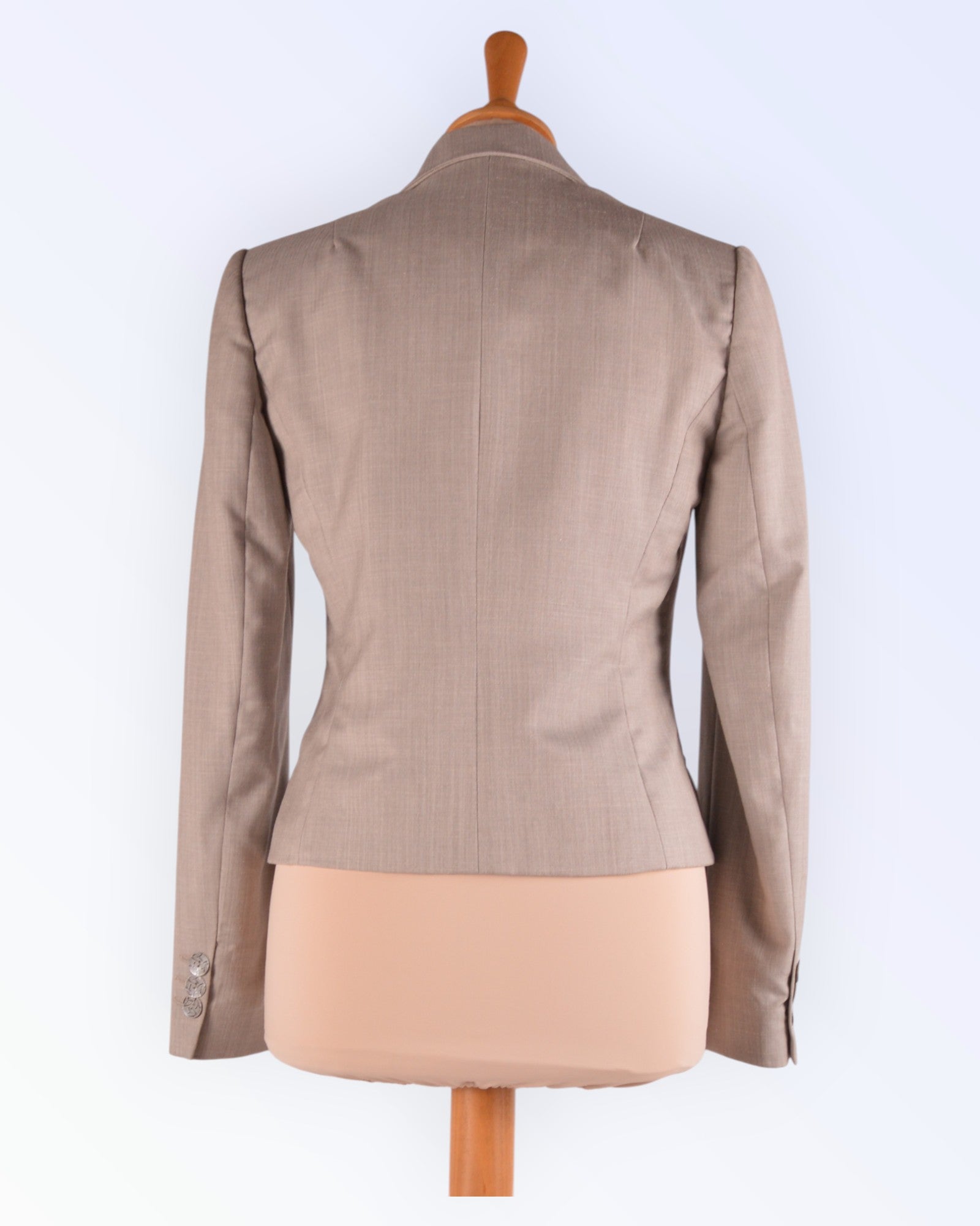 Vaaleanharmaa kesäbleiseri