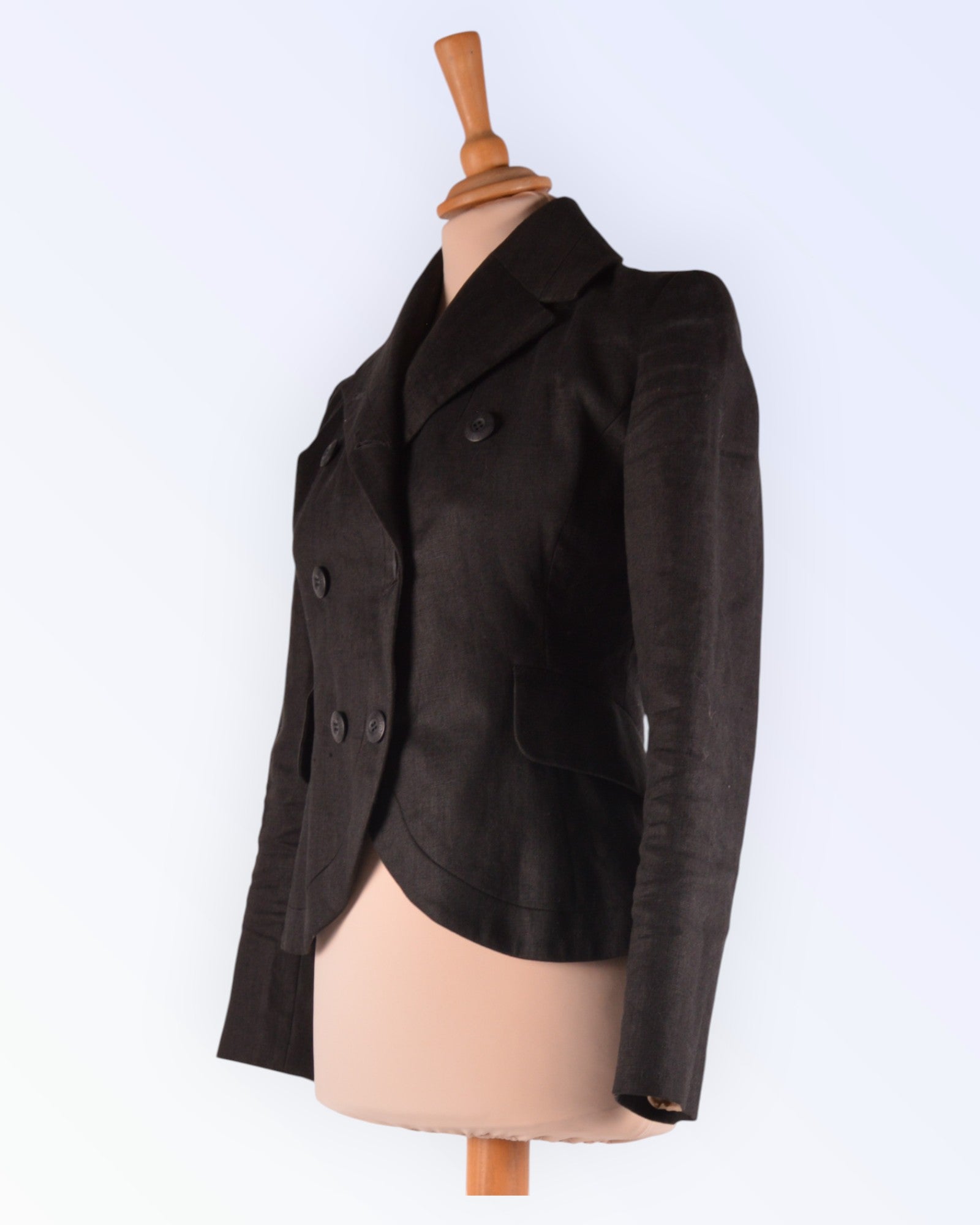 Mustast linasest suvine jakk