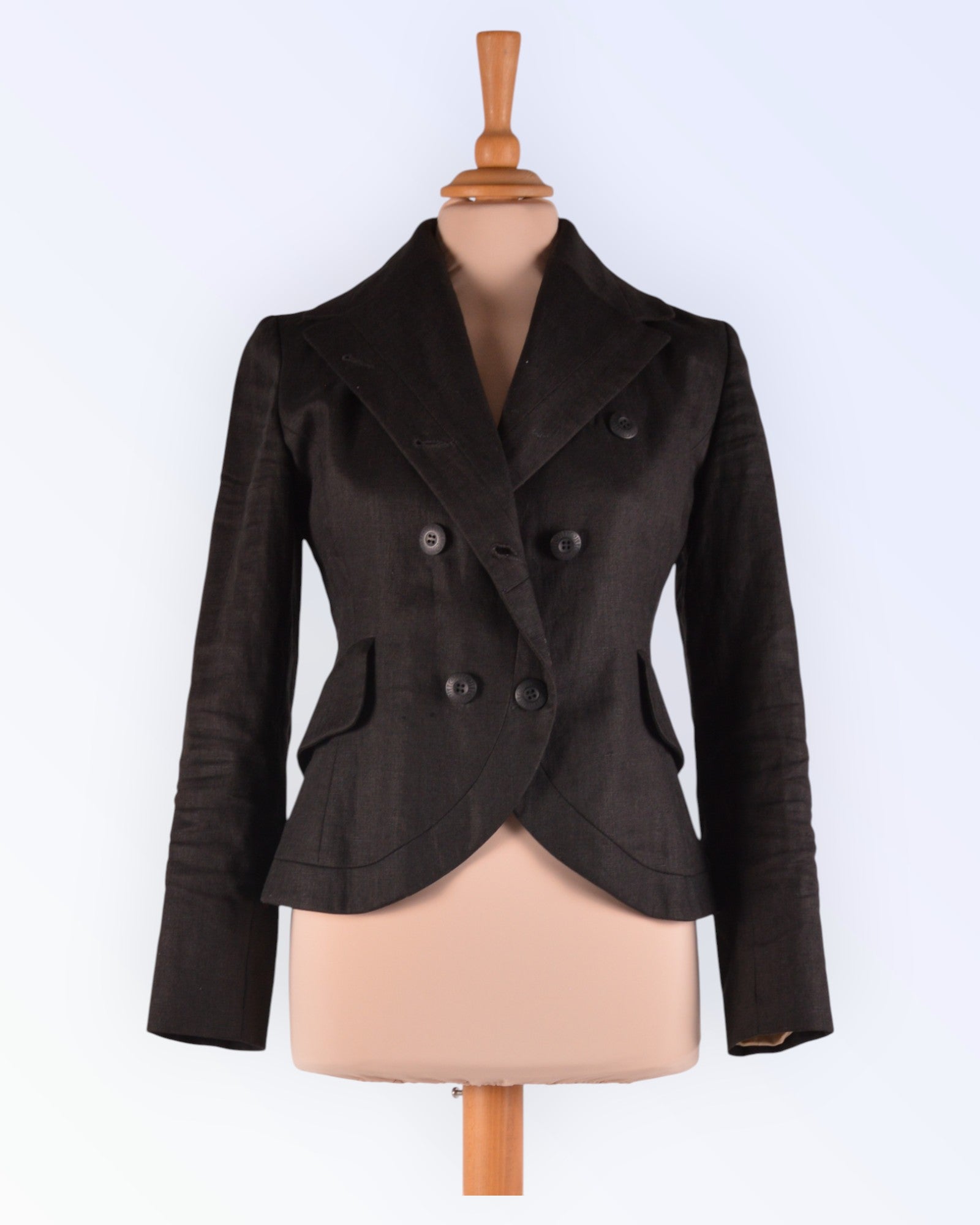 Mustast linasest suvine jakk