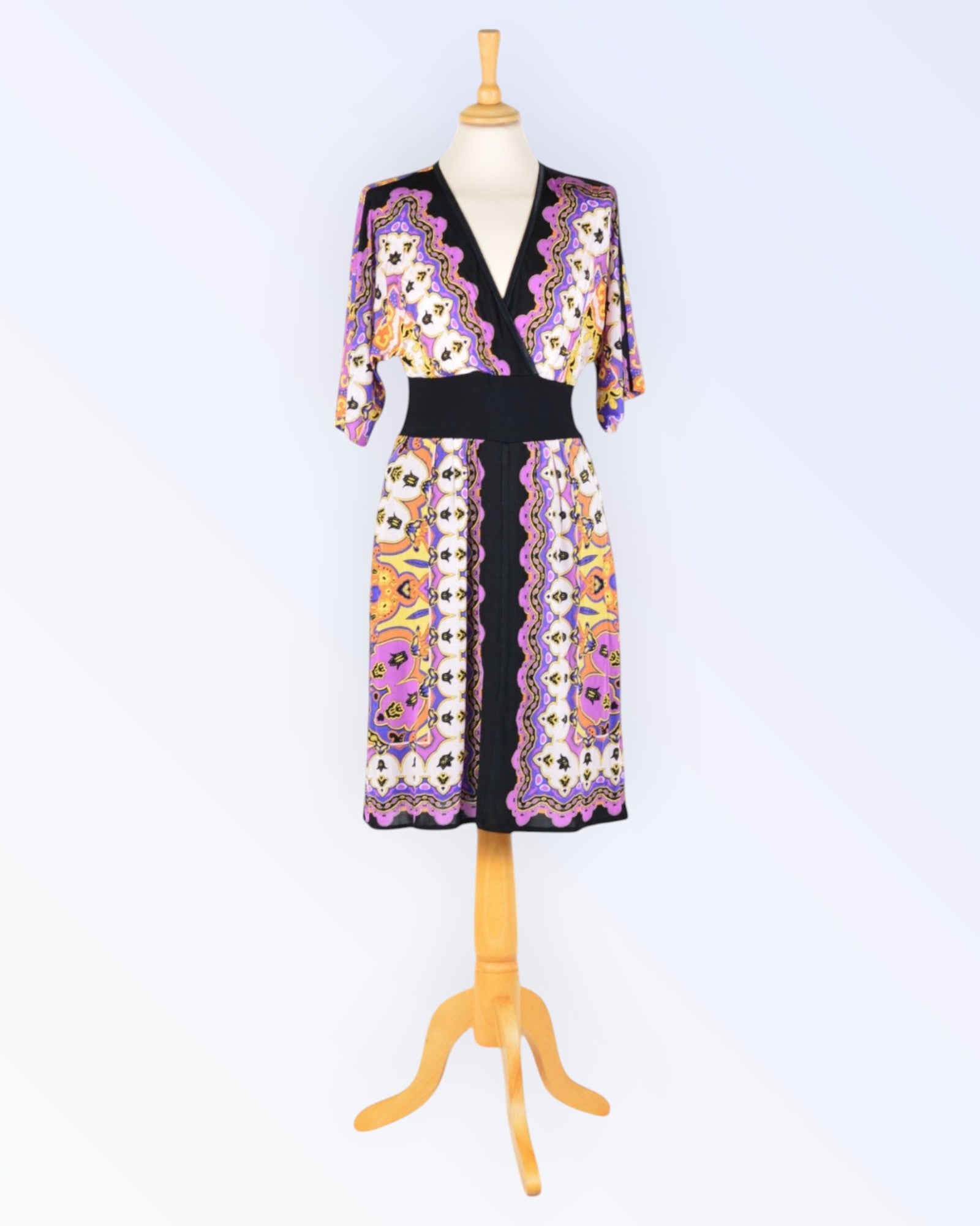 Ana Alcazar värikäs neulemekko